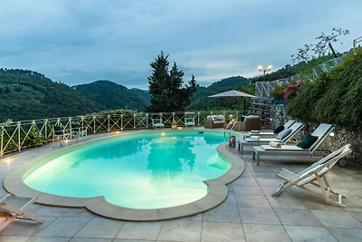 Großzügige Villa in Camaiore mit Terrasse