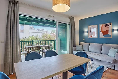 Wohnung mit Terrasse, umgeben von...