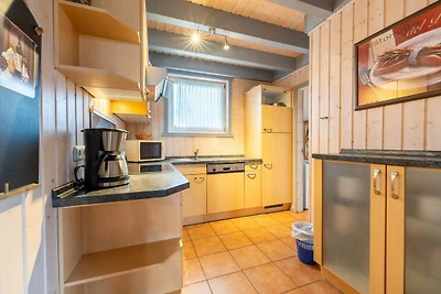 Ferienhaus mit Terrasse und Balkon