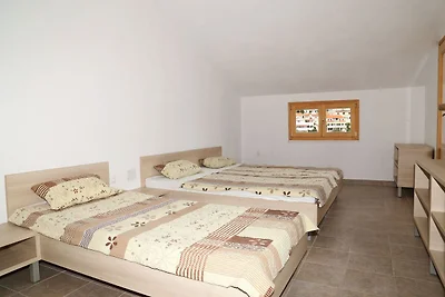 Casa vacanze di charme con piscina a Čara