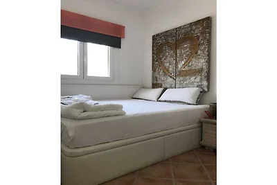 Casa Lina ligt op 900 meter van het strand.