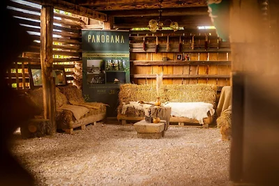 Rustic Refuge Glamping with Hot-Tub and Sauna...