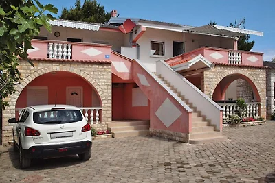 Wohnung in Vir mit einem Grill