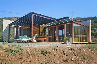 Geräumiges Ferienhaus in Magazzini mit Garten