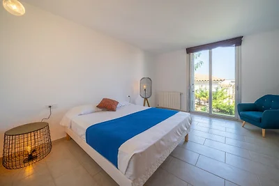 Beautiful villa near Illa Mateua beach