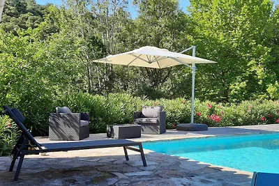 Villa moderna con piscina a Roquebrun