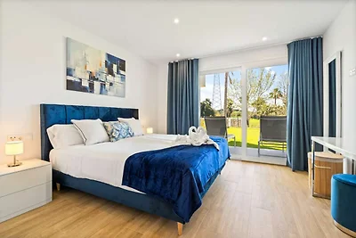 Chic 3-Bed Apartment ALCAZABA LAGOON (2107)