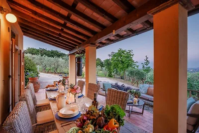 Villa nabij Lucca met wijngaardzicht