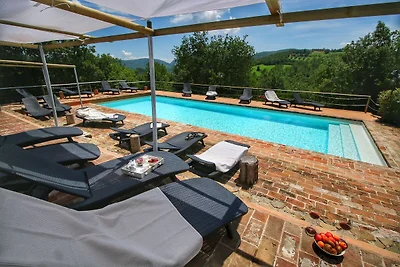 Bauernhaus mit Talblick in Umbertide mit Pool