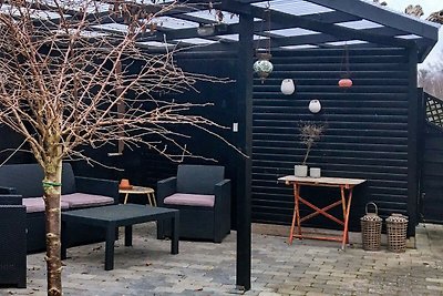 Geräumiges Ferienhaus in Hovedstaden am Meer
