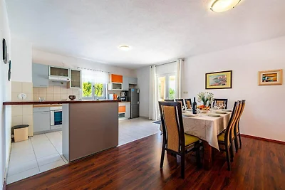 Villa mit Infinity-Pool in Kakma