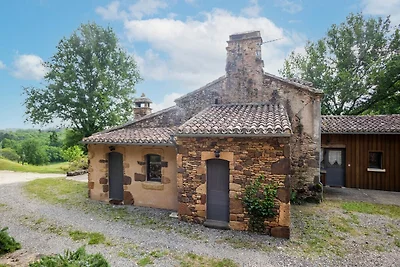 Ferienhaus in Mazeyrolles mit Garten