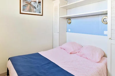 Marineblaue Residenz mit zwei Zimmern