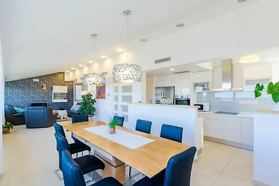 Villa Art Gallery - Six Bedroom Villa with Te...