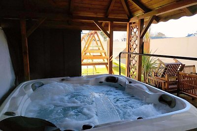 Holiday home with jacuzzi close to the beach