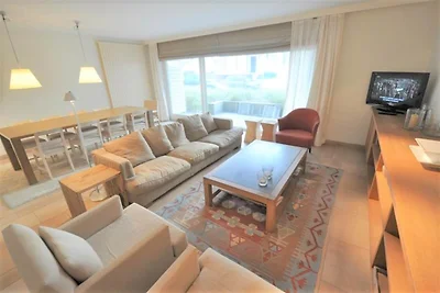 Erdgeschosswohnung mit Terrasse