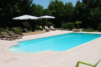 Schönes Landhaus in Valréas mit Swimmingpool