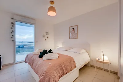 Seaside Escape mit Balkon