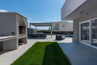 Villa in Novigrad met zwembad