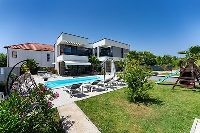 Villa di lusso con piscina e terrazza