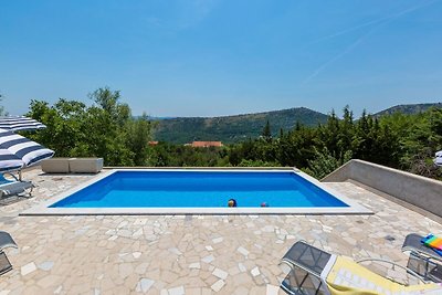 Nice home with private swimming pool and cove...