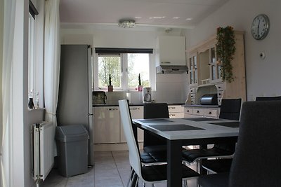 Schönes Ferienhaus mit Garten in Strandnähe