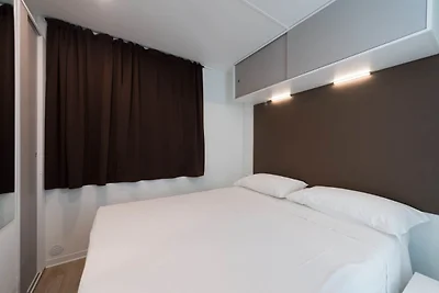 Mobilhome im Ferienpark mit grosser...