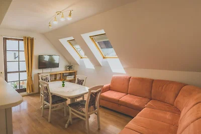 Comfortable Apartment with Mountain View - On...