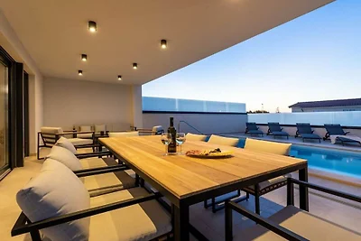 Villa Aria mit Pool