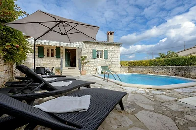 Villa in Tinjan met zwembad