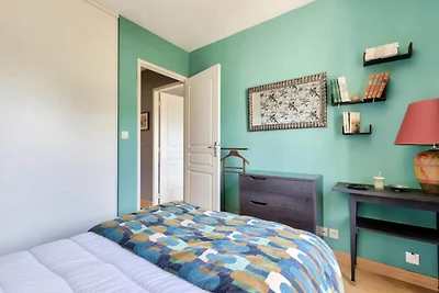 Entfliehen Sie in der Nähe des Hafens von Les...