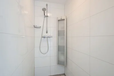 Wellnessvilla mit privatem Innenpool in einem...