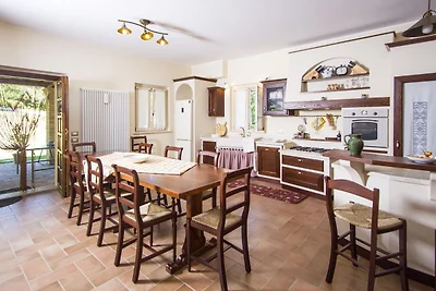 Gelassenes Ferienhaus in Fano mit Garten