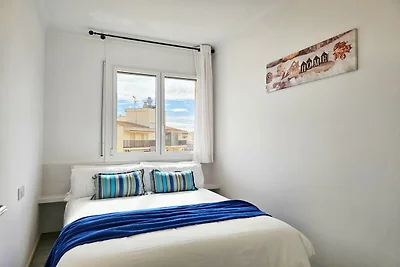 Frontline apartment with sea views