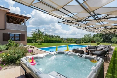 Villa in Tinjan mit Schwimmbecken