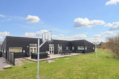 16 Personen Ferienhaus in Væggerløse