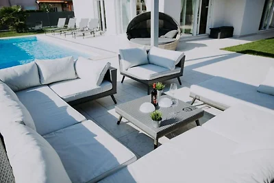 Villa in Novigrad met zwembad