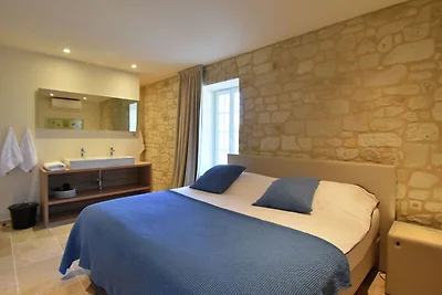 Stilvolle Wohnung mit Schwimmbad