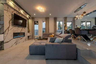 Villa di lusso con piscina e terrazza
