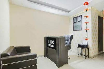 Super Hotel O Chhatarpur