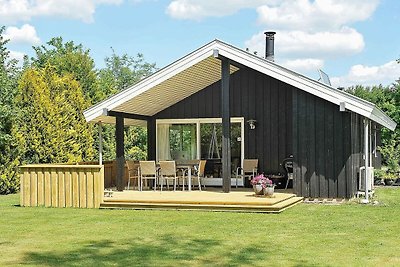Modernes Ferienhaus auf Jütland mit Garten