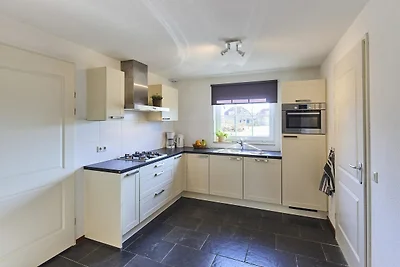 Kindvriendelijke villa met sauna in Limburg