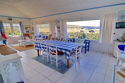 Villa in Cléden-Cap-Sizun mit Terrasse