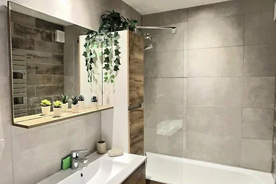 Schöne, komplett renovierte 2-Zimmer-Wohnung ...