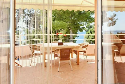 Studio Apartment with Balcony and Sea View...