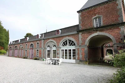 Castello pittoresco con terrazza a Havelange