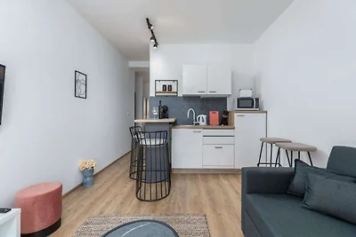Modern appartement met zwembad en tuin