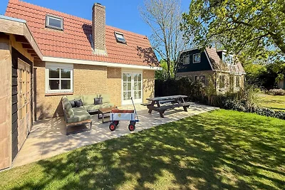 Villa mit weitläufigem, sonnigem Garten