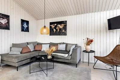 4 Sterne Ferienhaus in Væggerløse-By Traum