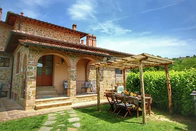 Üppige Wohnung in Lucignano mit Pool